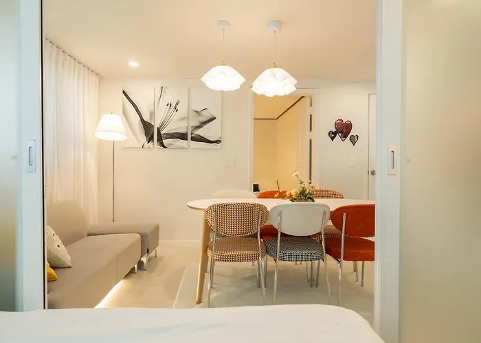 16 People,3r5b,myeongdong,seoul Station,itaewon 아파트 *